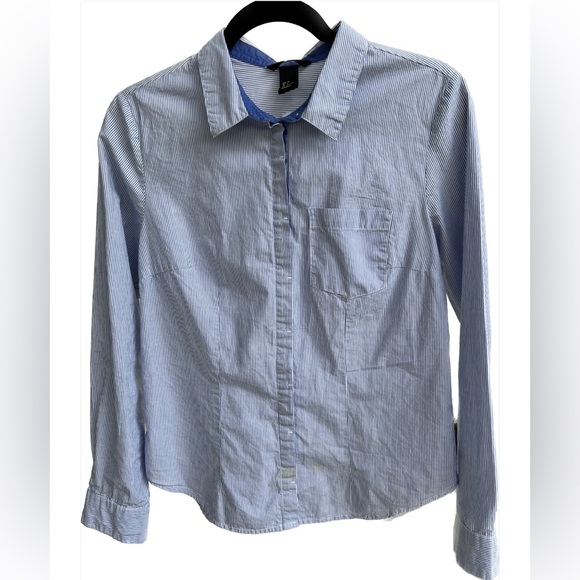 H&M Blue & White fine pinstriped women's button down (size 6/small) - Picture 13 of 13